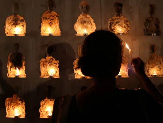 මතවාදයේ අන්ධ නිද්‍රාවෙන් අවදි වෙමු